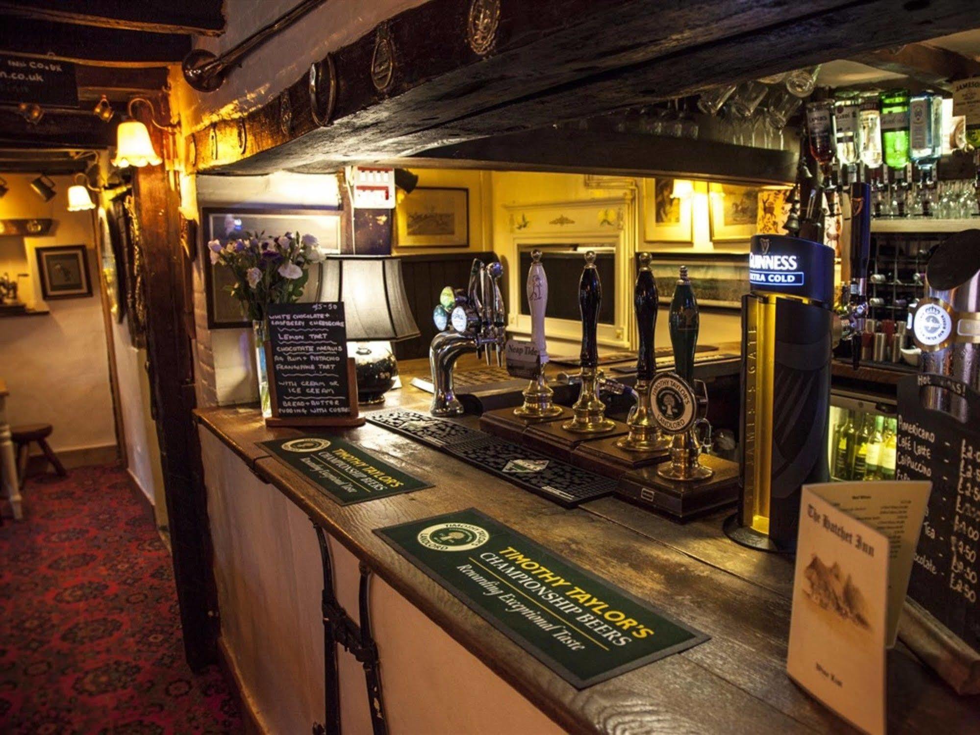 The Hatchet Inn Chute المظهر الخارجي الصورة